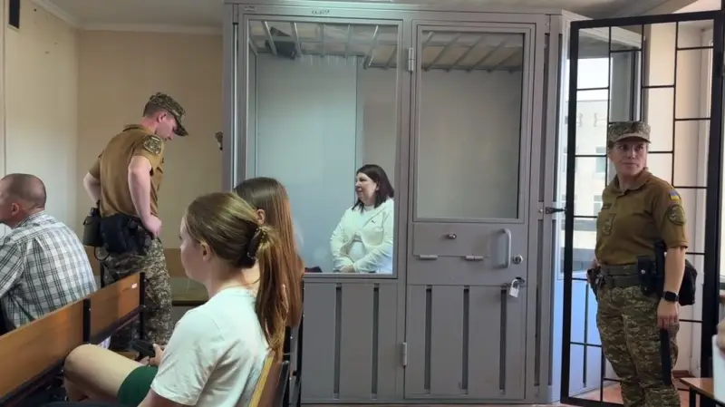 У Кропивницькому відпустили з-під варти медичну директорку, яку підозрюють у корупційній схемі з ухилення від служби