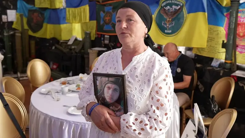 У Кропивницькому провели перший в Україні молитовний сніданок памʼяті родин військових У Кропивницькому провели перший в Україні молитовний сніданок памʼяті родин військових