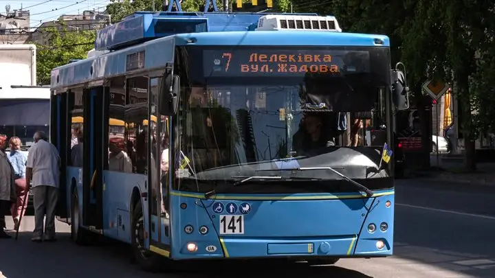 У Кропивницькому містяни скаржаться на спеку у транспорті: що кажуть в міськраді