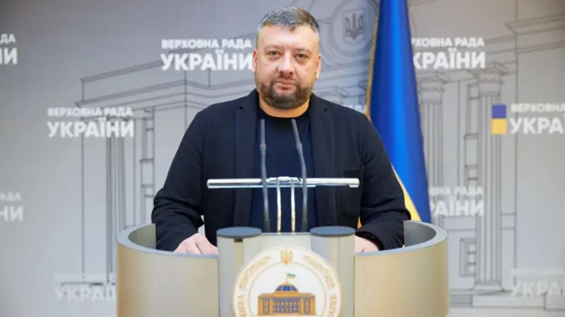 Корупційний скандал у лавах «Слуги народу»: що відомо про нардепа Кузнєцова та його статки